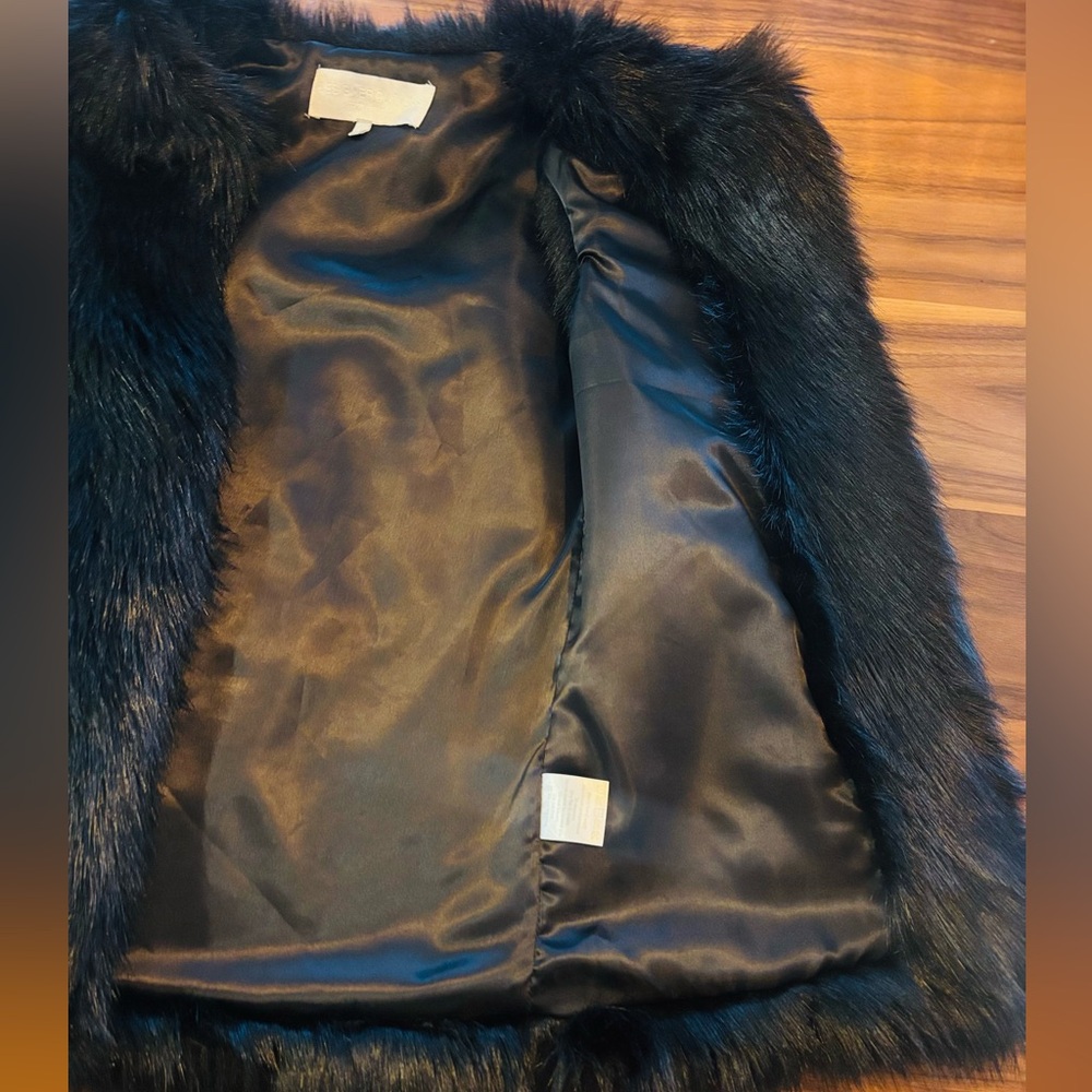 Black Faux Fur Vest for Women - Picture 12 of 12